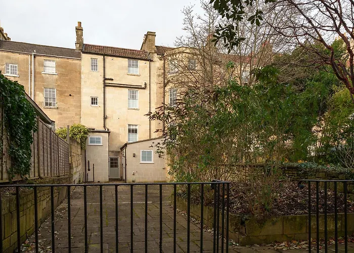 The Haze House - 4 Bed Townhouse