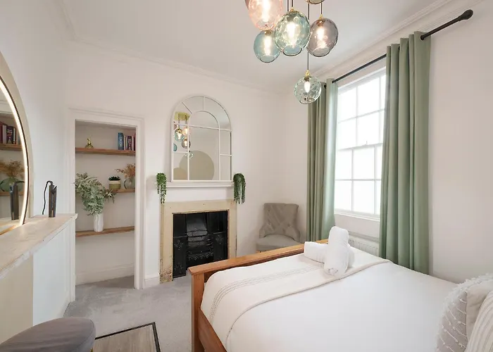 The Haze House - 4 Bed Townhouse