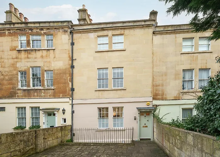 The Haze House - 4 Bed Townhouse